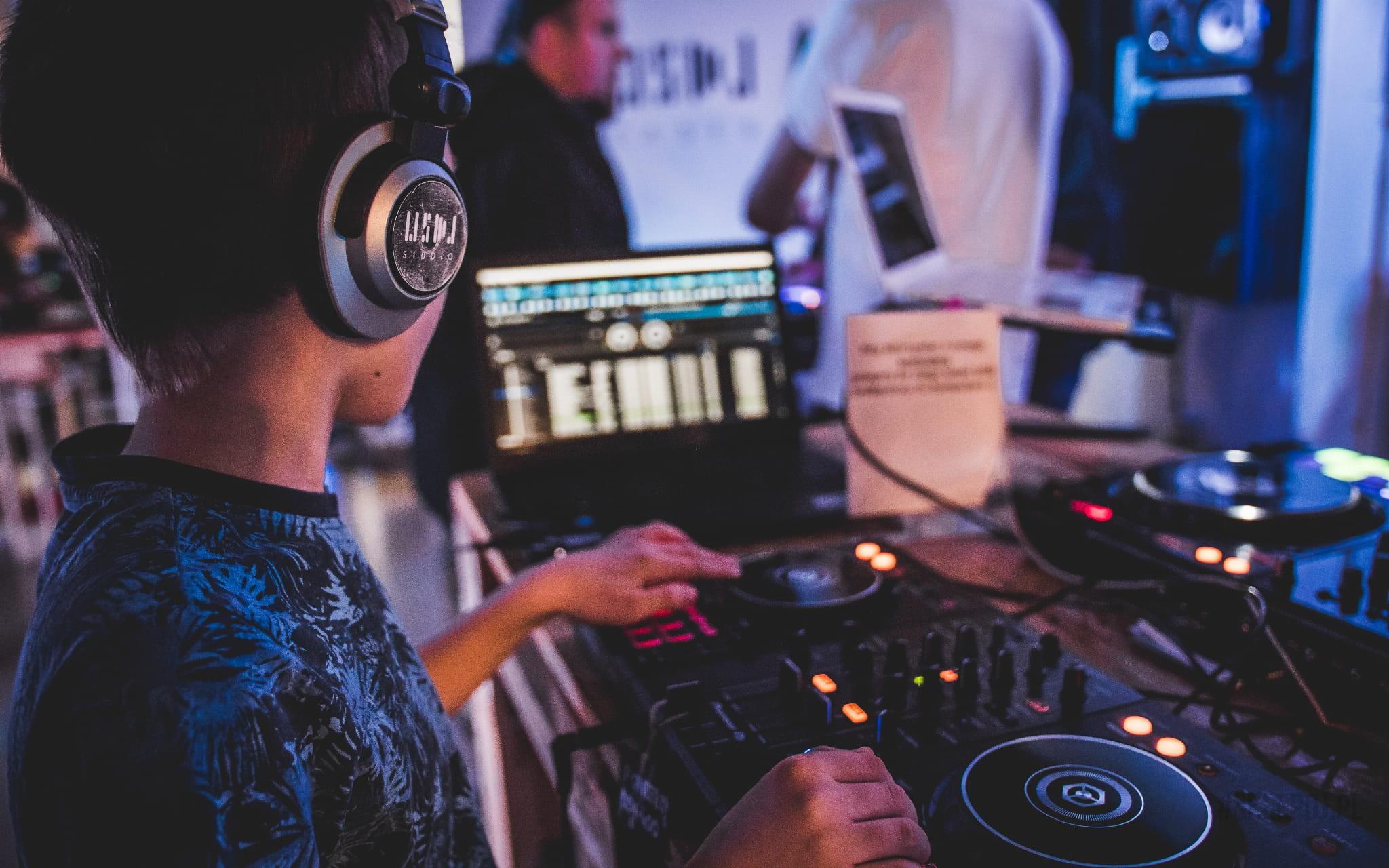 Czy warto iść na kurs DJ-ski?