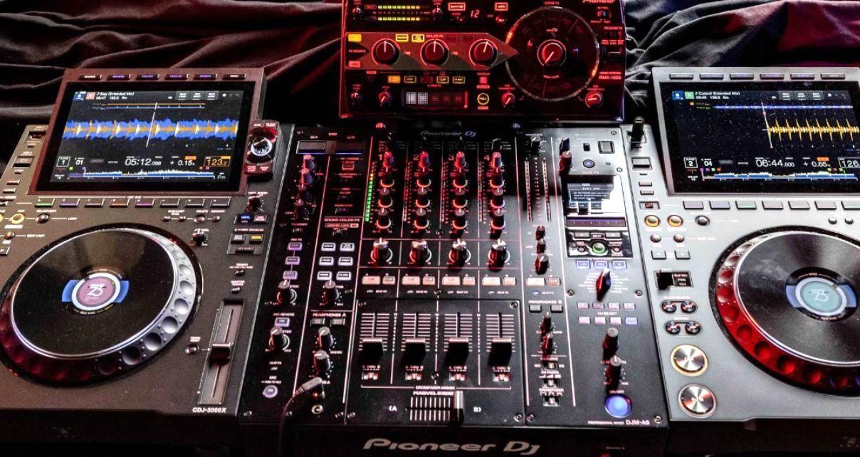 Wynajmować sprzęt DJ-ski czy kupować?